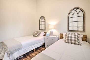 Waterfront Cottage W/ Private Beach + Deck!