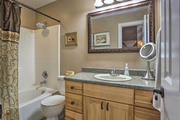 بيت ريفى Black Hawk Lower Level Unit With Game Area!
