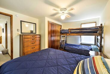 별장 Breezy Ship Bottom House W/ Yard + Beach Access!