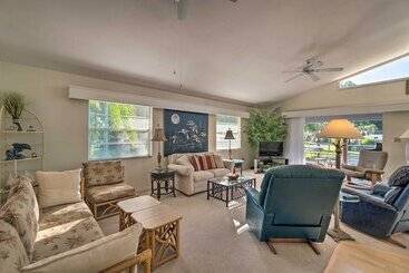 بيت ريفى Canalfront Home W/ Private Dock   5 Mi To Beaches!