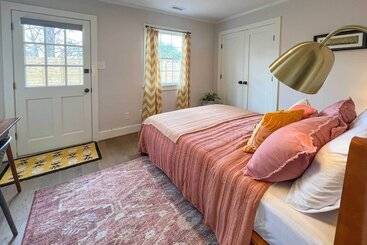 コテージ Charming Carrboro Home   Walk To Downtown!