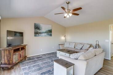 茅舍 Charming Edgemont Home W/ Deck & Lake Views!