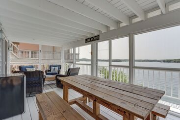 茅舍 Cliff View Haven  Rocky Mount Gem W/ Deck!