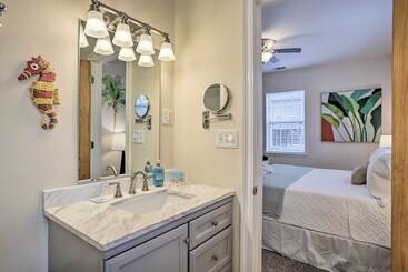 بيت ريفى Waveland Home Near Beach: Pets Allowed!