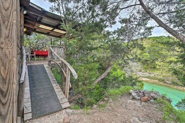 بيت ريفى Cozy Davis Cabin W/ Deck   Nestled By Honey Creek!