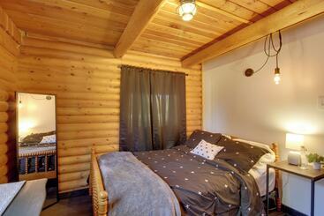 کلبه Pet Friendly Breezy Point Cabin: 1 Mi To Beach!