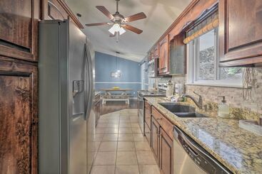 茅舍 Peaceful Sevierville Home W/ Private Hot Tub!