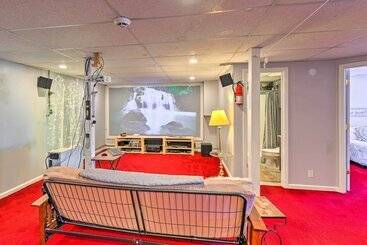 コテージ Pet Friendly Clarksville Home W/ Backyard!