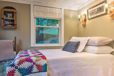 קוטג'' Mtn Views + Fire Pit: Serene Chimney Rock Abode