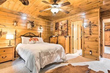 Сельский дом Secluded Northwest Arkansas Cabin: Fire Pit & Deck