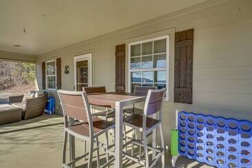 コテージ Secluded Tuskahoma Retreat W/ Deck & Views!