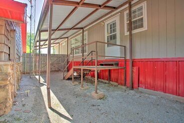 بيت ريفى Spacious House ~ 1 Mi To Lake & Boat Ramp!