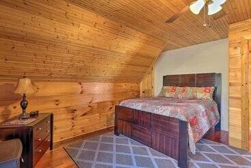Сельский дом Decks & Panoramic Views: Rustic Sparta Cabin