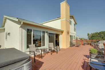 コテージ Vallejo Home W/spacious Deck, Hot Tub & Views