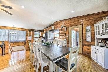 茅舍 Woodsy Home W/ View, 1 Mi To Lake Shelbyville