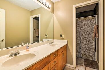 بيت ريفى Charming Craftsman Home In Downtown Bartlesville!
