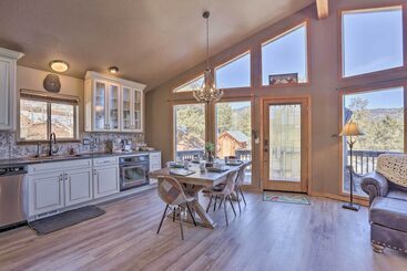 Сельский дом Cozy Bailey Cabin W/ Sweeping Mountain Views!