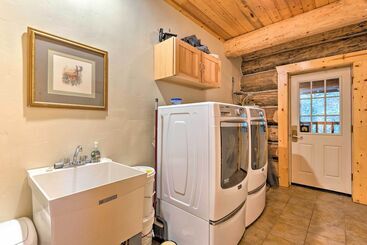 بيت ريفى Riverfront Gold Bar Log Cabin Near Stevens Pass!