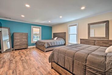 کلبه Downtown Retreat W/ Grill, Fire Pit & Wet Bar