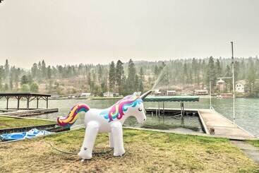 茅舍 Flathead Lake Waterfront Cabin W/ Dock & Kayaks