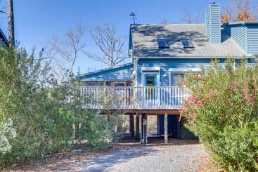 Сельский дом Home W/ Wetland Views  Half Mi To Bethany Beach!