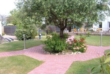 בית מלון כפרי Logis Hôtel Le Parasol