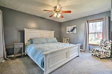 بيت ريفى All Season Indian Lake Home W/ Covered Deck!