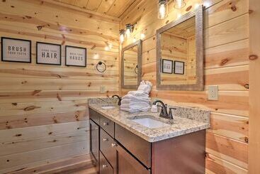 별장 Mountain Dew Cabin W/ Hot Tub & Scenic Views!