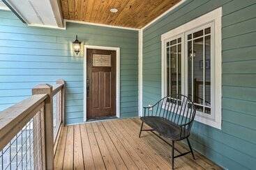 קוטג'' Mountain Refuge W/ View, 12 Mi To Asheville!