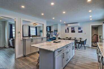 茅舍 Pet Friendly Long Pond Home W/ Fire Pit!