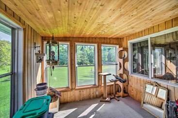 Сельский дом Riverfront Suring Home: Atv Trails, Sunroom!