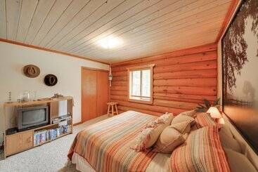 Сельский дом Riverfront Troy Cabin Ready With Bikes & Rafts!