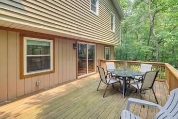 بيت ريفى Waterfront Monticello Home W/ Fire Pit & Deck!