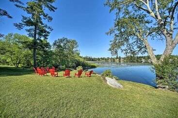 קוטג'' Spacious Wells Oasis W/ Decks On Little Lake!