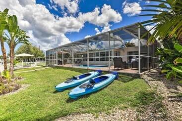 بيت ريفى Stunning Palmetto Home W/ Boat Dock & Kayaks!