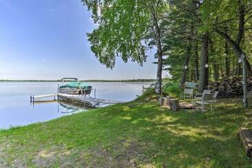 Сельский дом White Lake Home W/patio, Fire Pit, Boat Dock!
