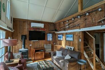 بيت ريفى Pond View Cabin Rustic Two Bedroom Loft, A Short Drive To Chittenden Reservoir, Killington & Rutland