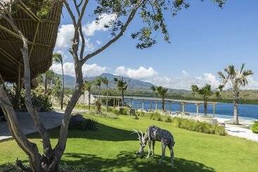 هتل Menjangan Dynasty Resort
