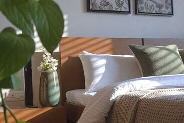 Отель Life At Repose: Lake Villas Resort & Club