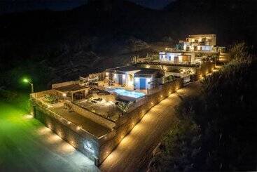 בית מלון כפרי Mneme Suites & Villas