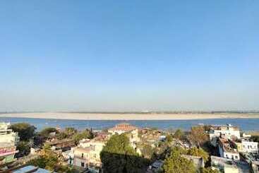 בית מלון כפרי River Rhythm Assi Ghat