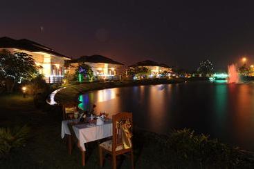 هتل The Golden Lake