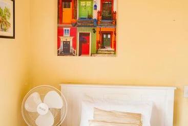 پانسیون Amanzi Guest House