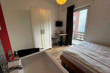 هاستل Zimmer In Neusserstrasse