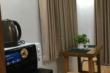 호스텔 Transient Room Near Calatagan Floating Cottage