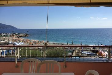 هتل Affittacamere Lo Scoglio