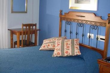 هتل Hostal Pineda