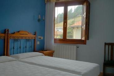 هتل Hostal Pineda