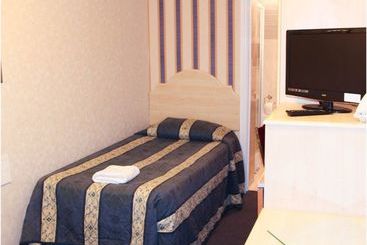 تختخواب و صبحانه Lampton Guest House