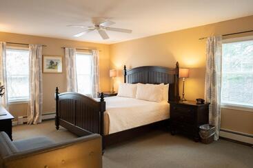 تختخواب و صبحانه Onesixtyfive, The Inn On Park Row